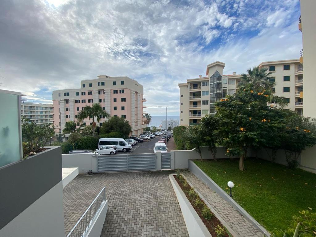 Elephant 2Br Apartment With Terrace, Side Sea View And Pool Access Funchal  Eksteriør billede