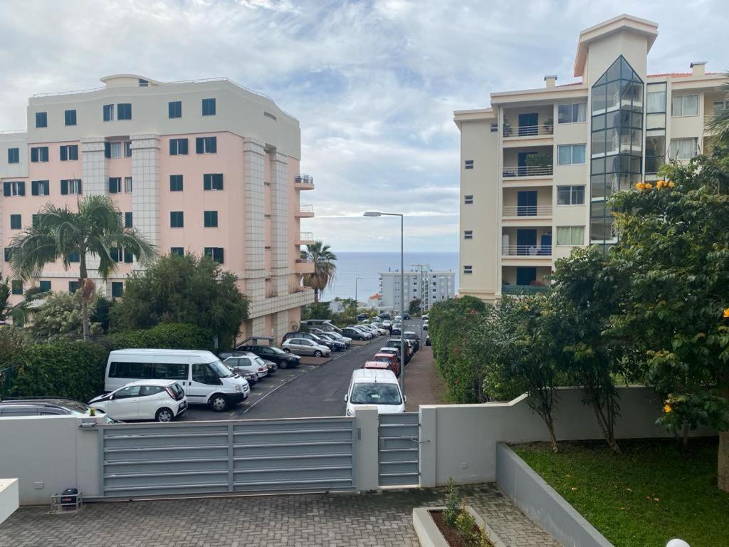 Elephant 2Br Apartment With Terrace, Side Sea View And Pool Access Funchal  Eksteriør billede